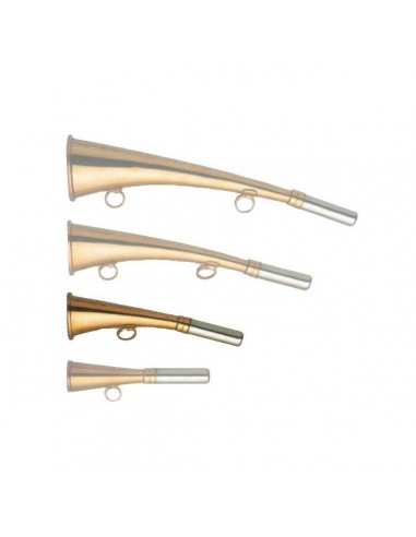 La trompeta de latón mide 16 cm. -...